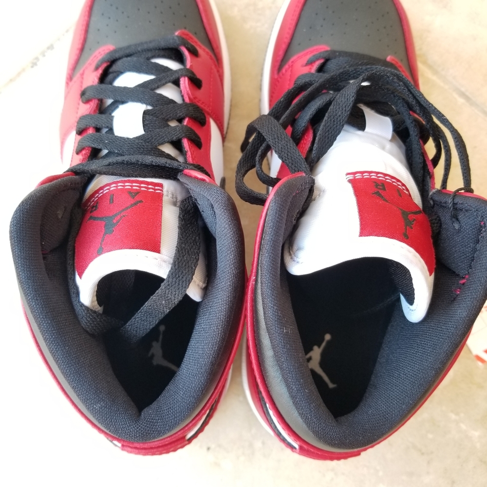 SOLD - Nike Air Jordan 1 Mid Chicago Black Toe GS - Picture 6 of 8